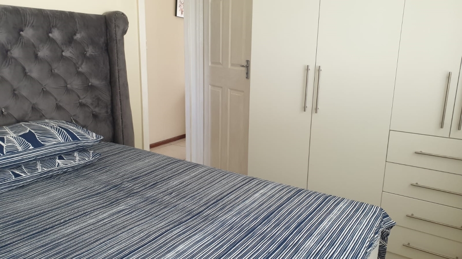 To Let 4 Bedroom Property for Rent in Beacon Bay Eastern Cape